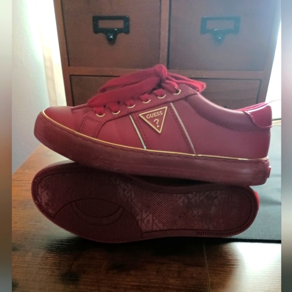 Guess Los Angeles Red Low Top Sneakers Gold Toned Trim Women’s_7 - Picture 9 of 16